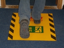 Okładzina powierzchni z grafiką niestandardową, antypoślizgowa SlipGrip Floor Graphic, poliestrowa z włóknem szklanym, 600*600 mm